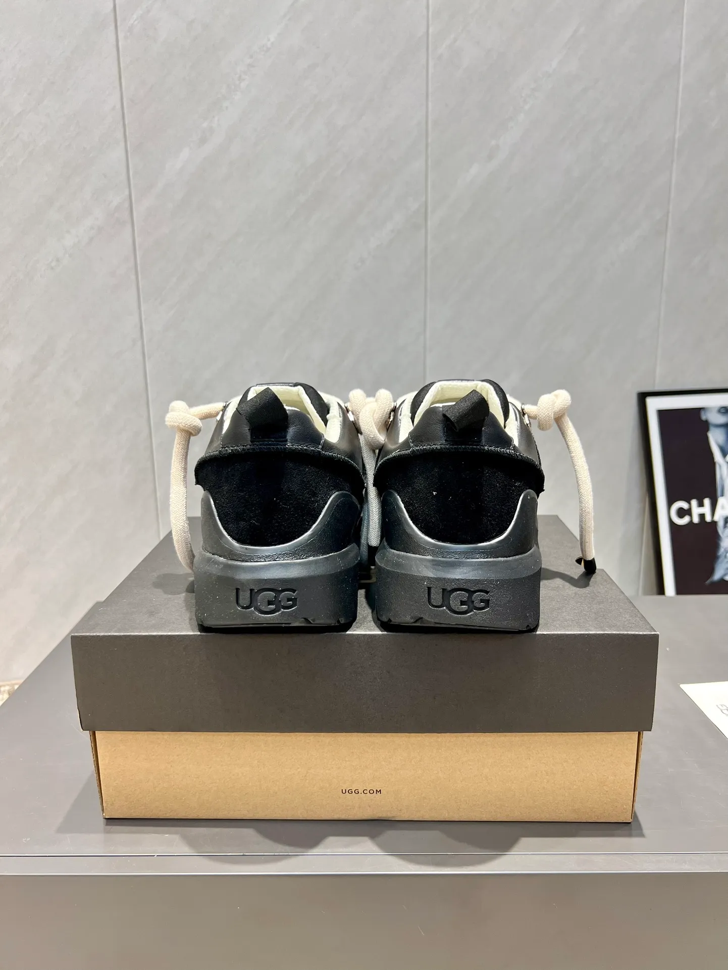 Factory: Couple P620💰 "Exclusive top version" UGG~25vs popular platform thick-soled casual shoes series... [Couple's thick-soled Maori casual shoes] A shoe that will not clash with shirts, simple partition design ➕ spotted outsole, silk curly upper, a must-have for autumn and winter, can be worn with any pants or skirt, very comfortable and good-looking... ❶Fabric: Original customized cow ➕ Sheepskin ❷Inner lining: original customized wool ❸Feet: original customized sheepskin ❹Outsole: original molded foam outsole ❺Number: 35-44 (Female 41. Male 45. Customized, non-returnable) ❻Packaging: Original full set of packaging ☀Color: Official website updated simultaneously